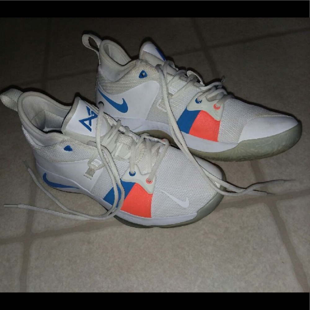nike athletic shoes